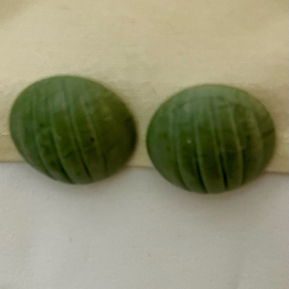 Jade Stone Ribbed Earrings - Picture 7 of 16
